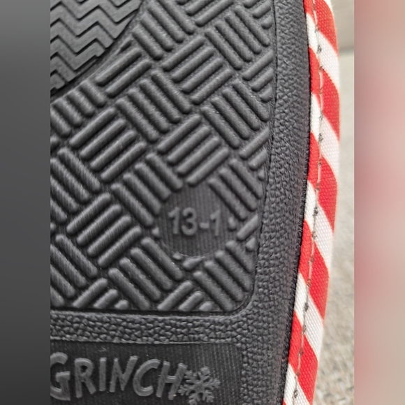 Kids grinch slippers size13/1 - Picture 5 of 8